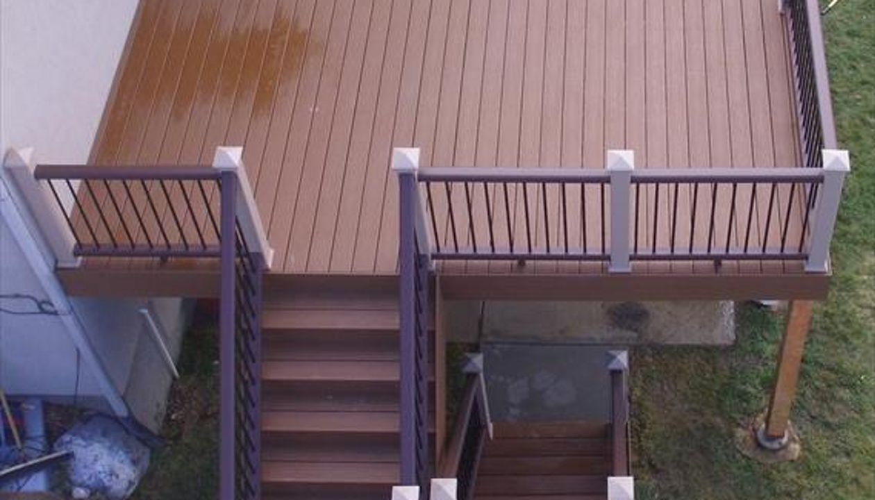 23x16 trex treehouse decking, vintage lantern trim, rainscape waterproofing, trex handrailing rope swing post sleeves with vintage lantern rails