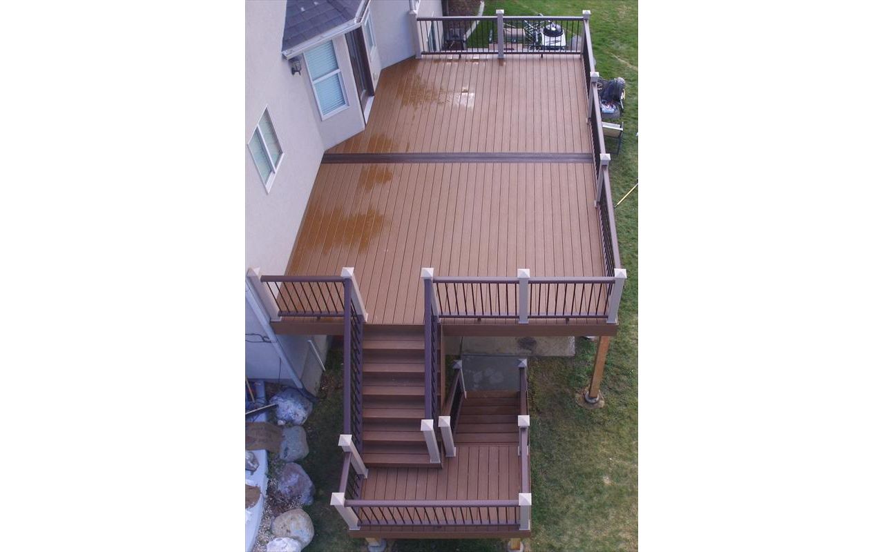 23x16 trex treehouse decking, vintage lantern trim, rainscape waterproofing, trex handrailing rope swing post sleeves with vintage lantern rails