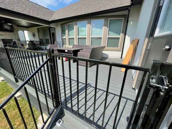 Trex Clamshell with Ornamental Iron Railing