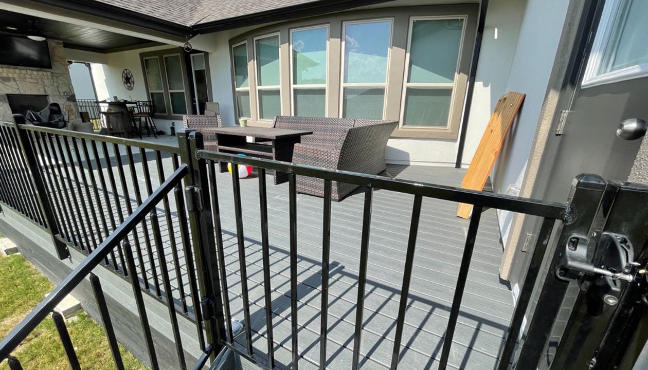 Trex Clamshell with Ornamental Iron Railing