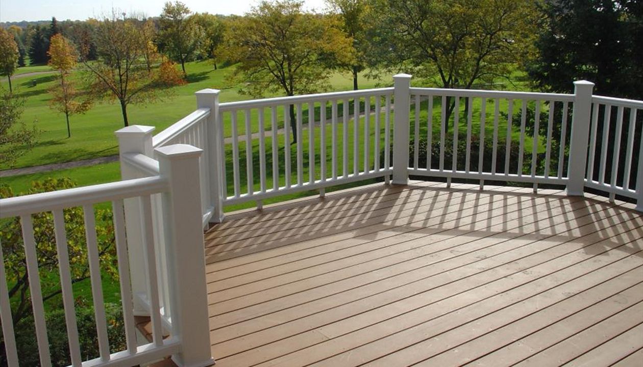 Trex Deck white rail