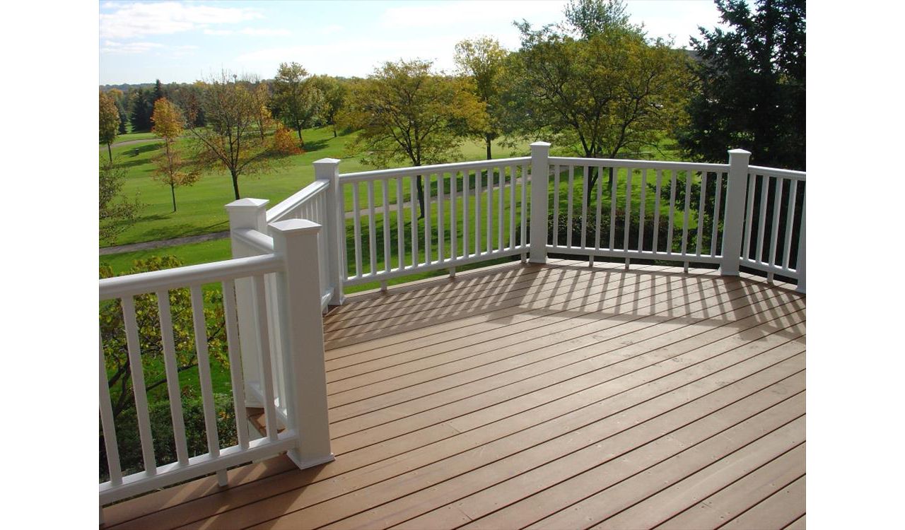 Trex Deck white rail