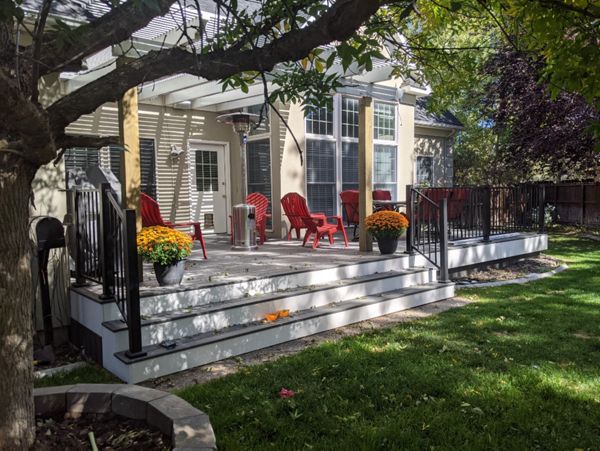 Island Mist, Black metal Railing