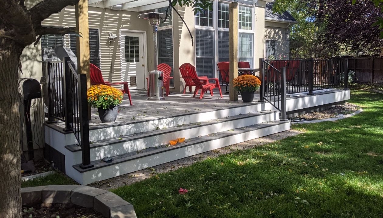 Island Mist, Black metal Railing