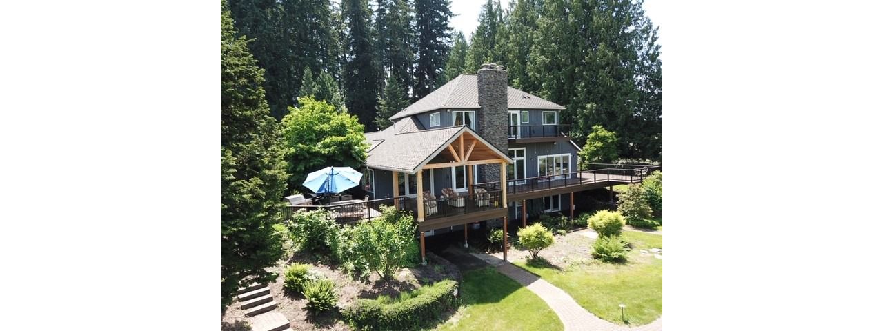 Trex Spiced Rum deck with custom patio cover in Wilsonville, OR