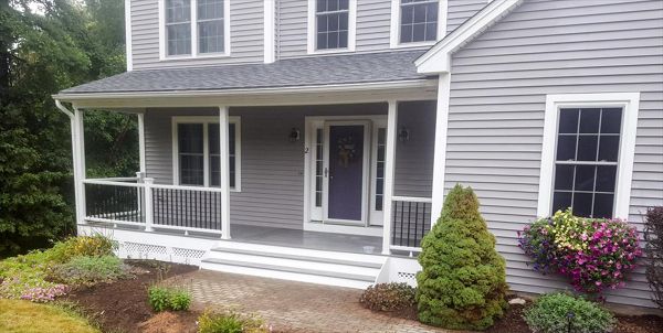 Island Mist Decking, Transcend Railing with Black Round Balusters