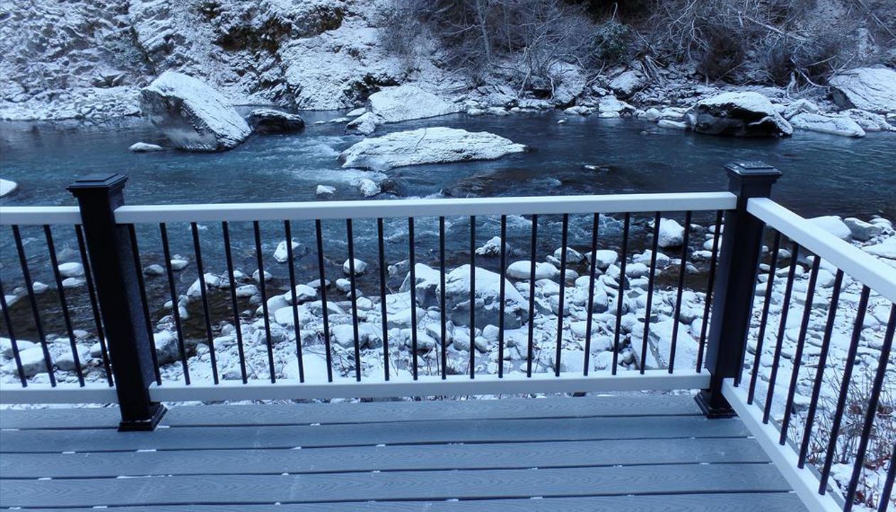 TREX Select pebble gray, Select railing with charcoal post sleeves.