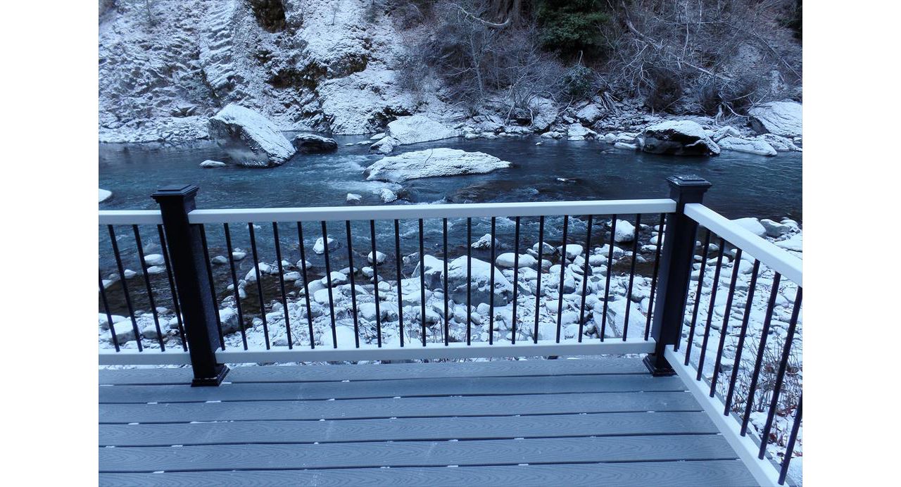 TREX Select pebble gray, Select railing with charcoal post sleeves.