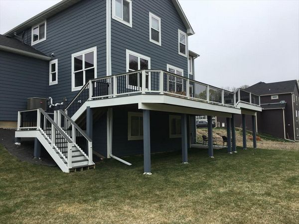 Minnetrista, MN. Trex Clamshell multi level deck