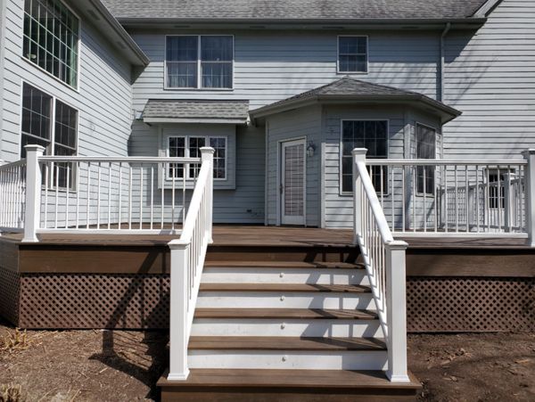 Trex Transcend decking in Spiced Rum with Transcend Railing with LED lighting.