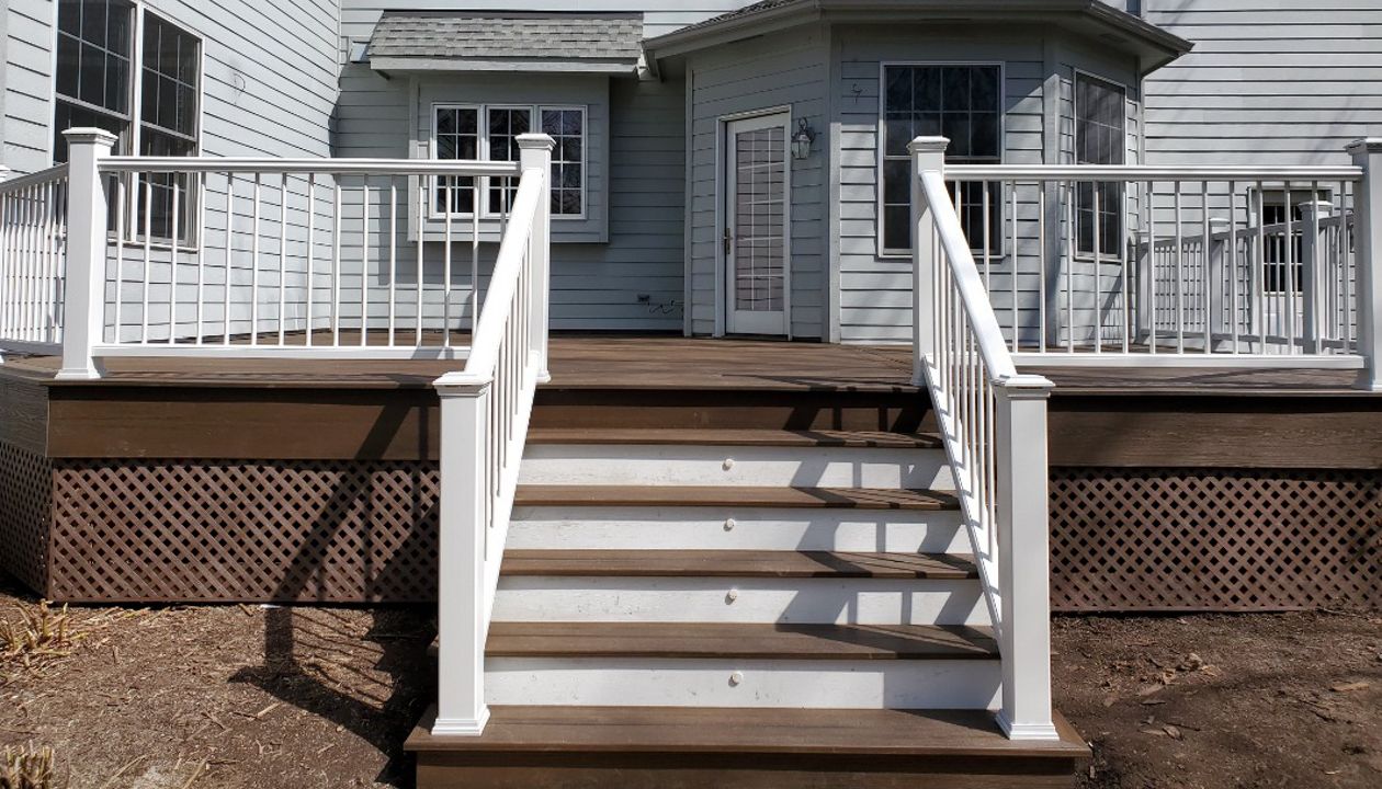 Trex Transcend decking in Spiced Rum with Transcend Railing with LED lighting.