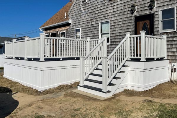 Trex Select Wincester Gray w/ Classic White Trex Transcend Railings