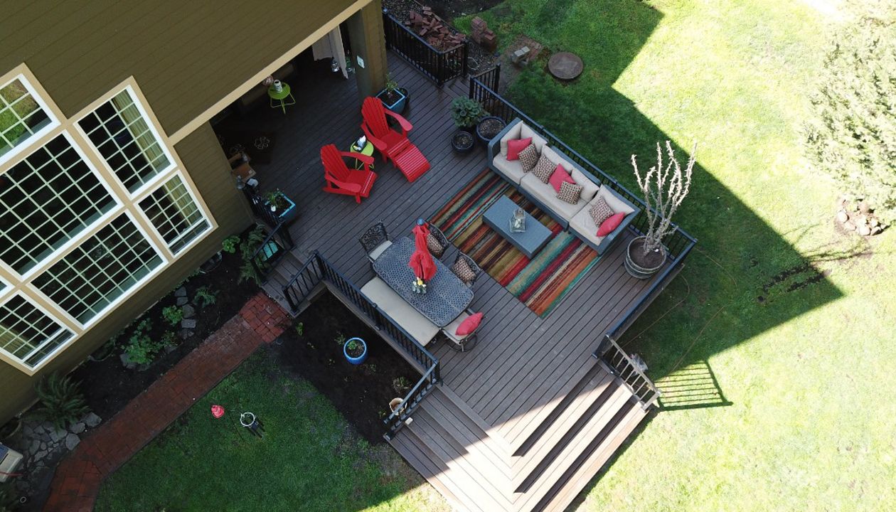 Molalla, OR Trex Deck featuring Trex Spiced Rum with Trex Signature black railing