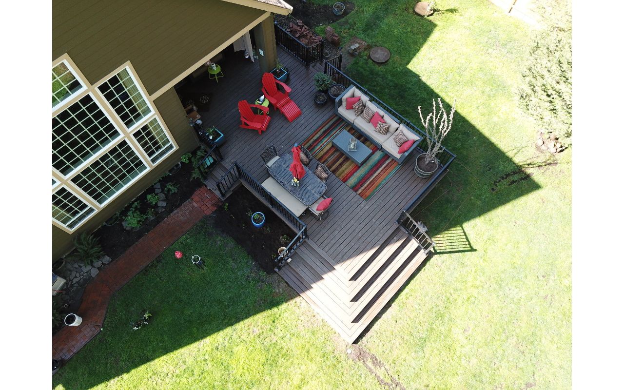 Molalla, OR Trex Deck featuring Trex Spiced Rum with Trex Signature black railing