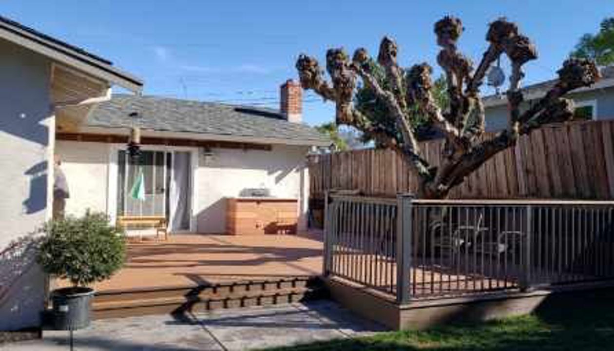 Trex Transcend Tropicals Tiki Torch deck, Spiced Rum framing, Transcend Tiki Torch Cocktail Railing. Martinez CA