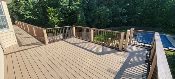 Transcend Rope Swing decking with Vintage Lantern details. Signature Bronze railing between Transcend Vintage Lantern posts.