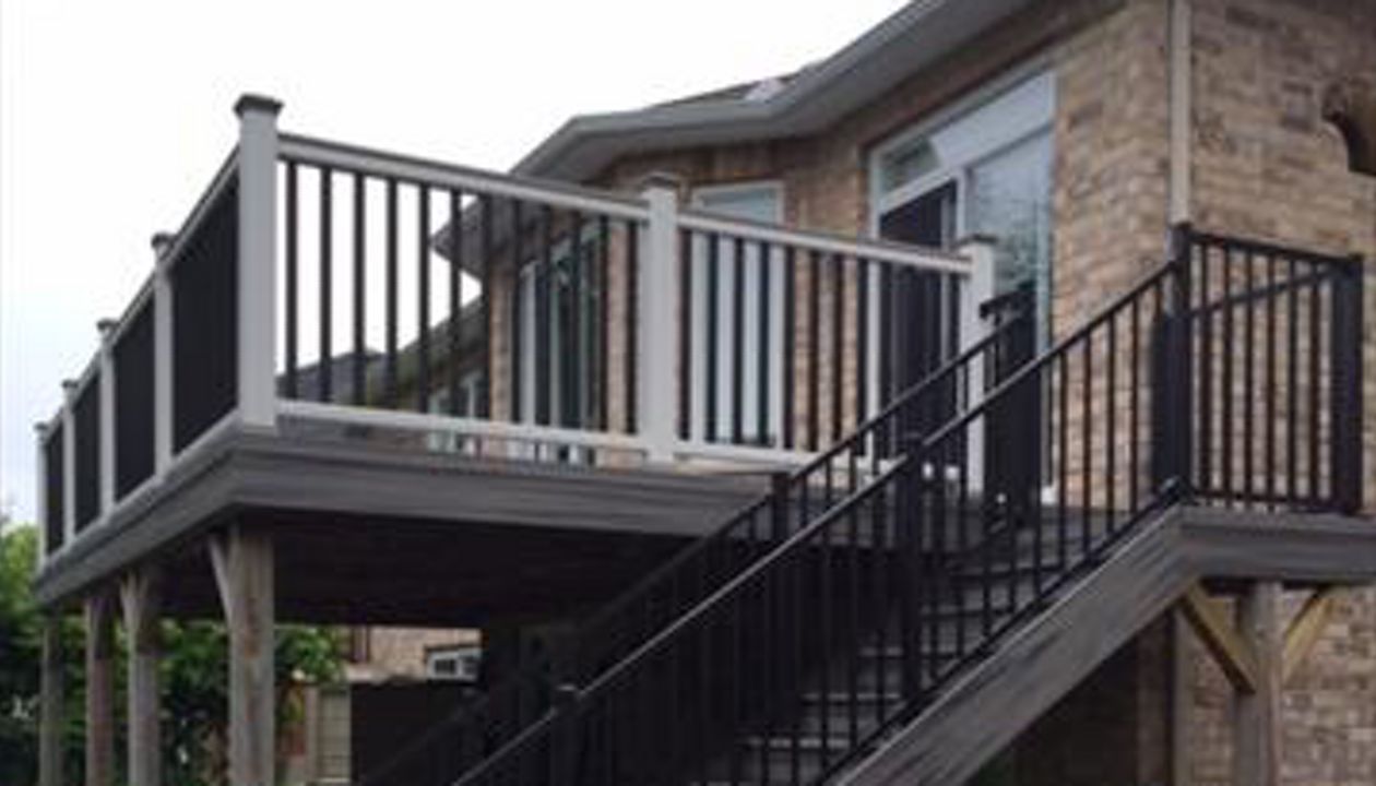 Island Mist deck & stair; Black Reveal Railing