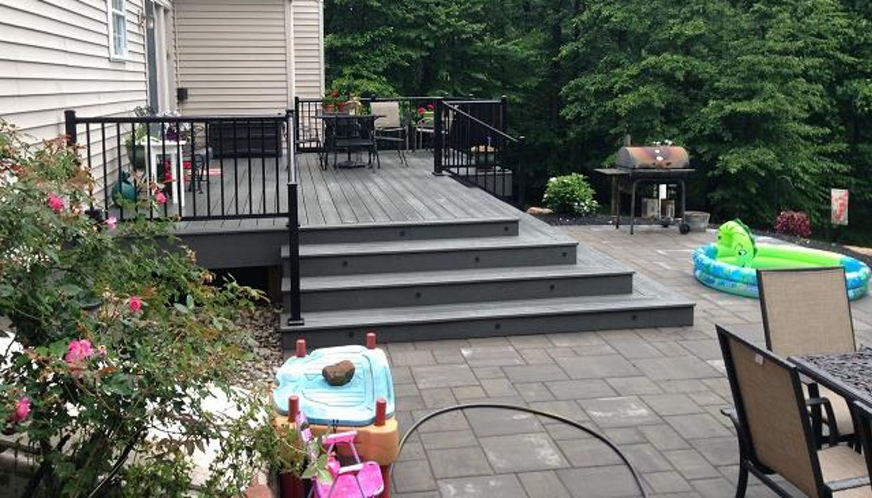 Trex Enhance Clamshell with Trex Lighting in Reading pa