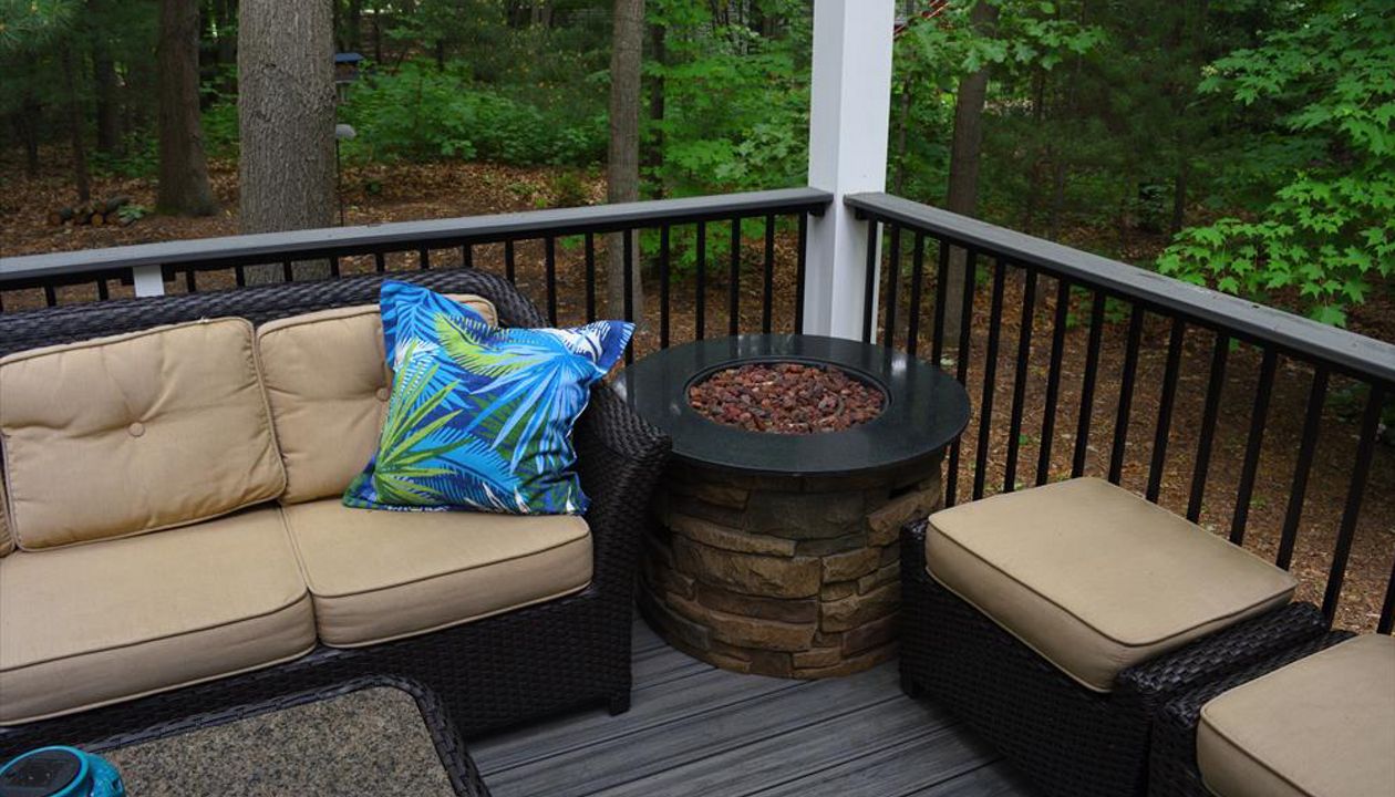 Trex Signature rail with Island Mist top cap.