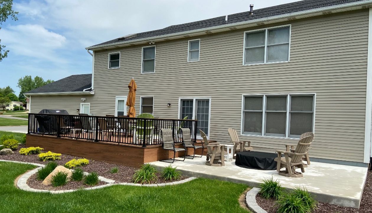 Outdoor living project with Trex