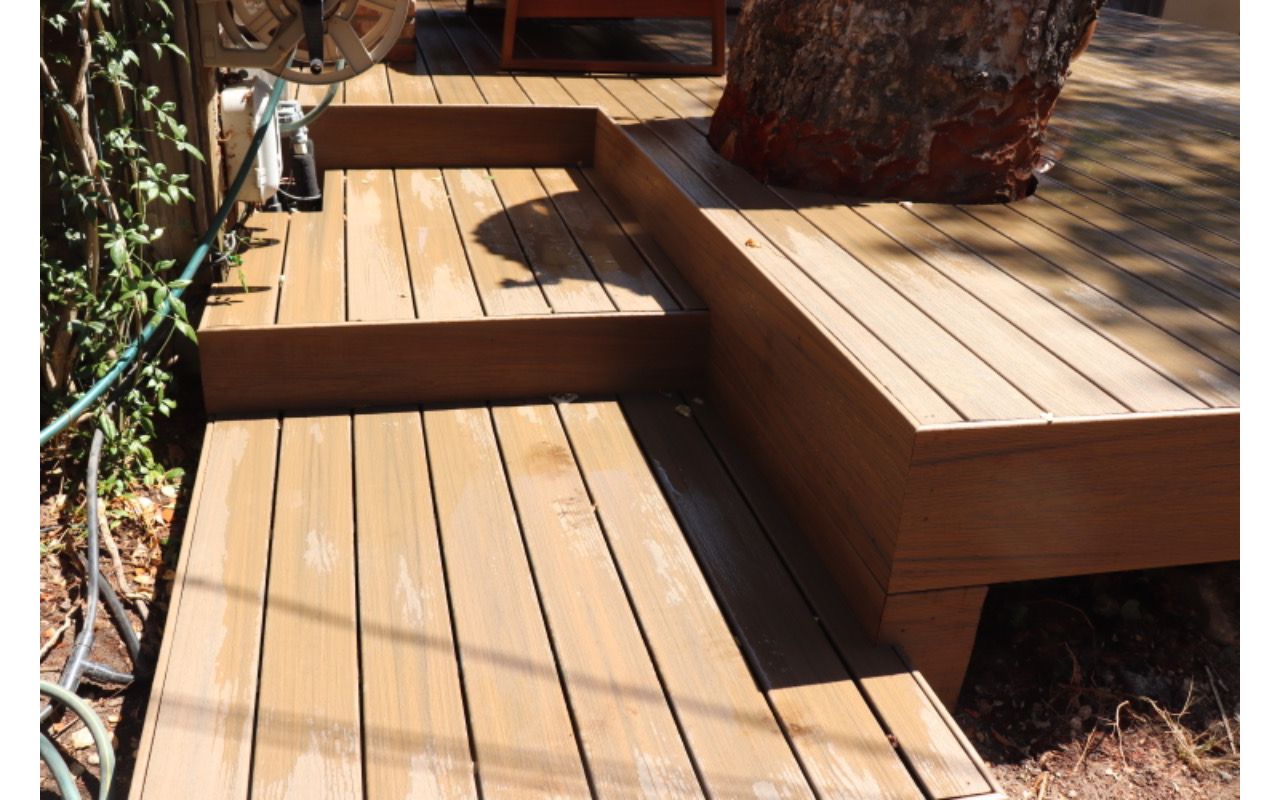 Side landing steps