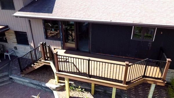 Trex Select Saddle with Transcend Vintage Lantern and Signature Black railing