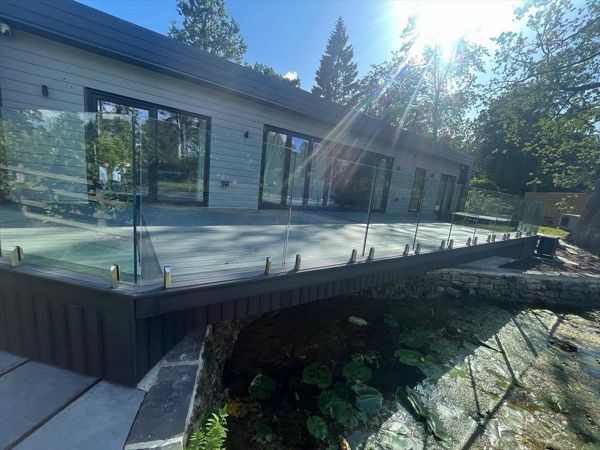 TREX Transcend Island Mist with Trex Enhance Calm Water Border at Rudding Park Harrogate