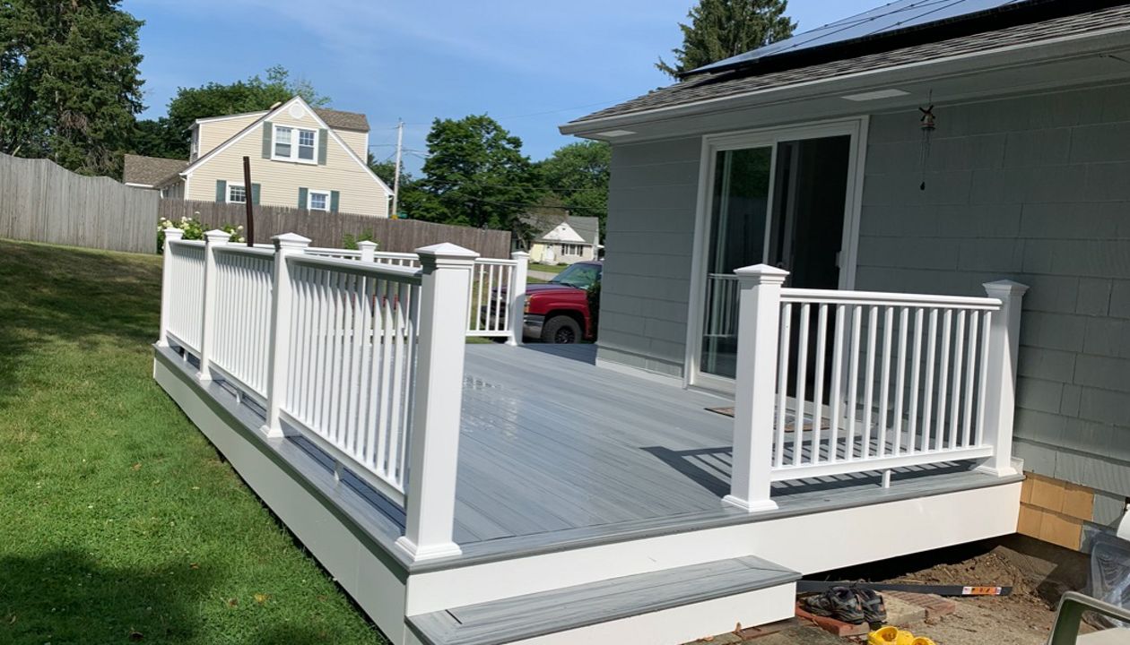 Willow Drive Deck -Trex Enhance Wharf