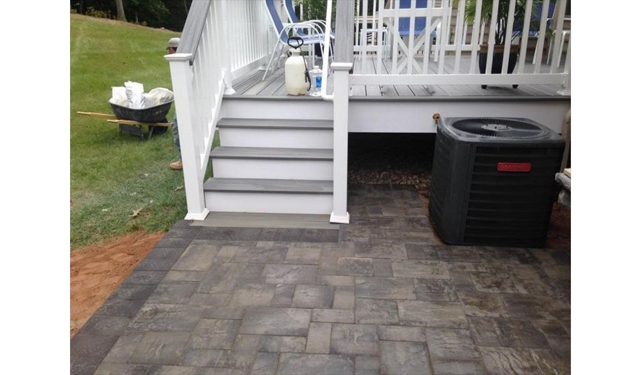 Trex Transcend Gravel Path decking with picture frame
