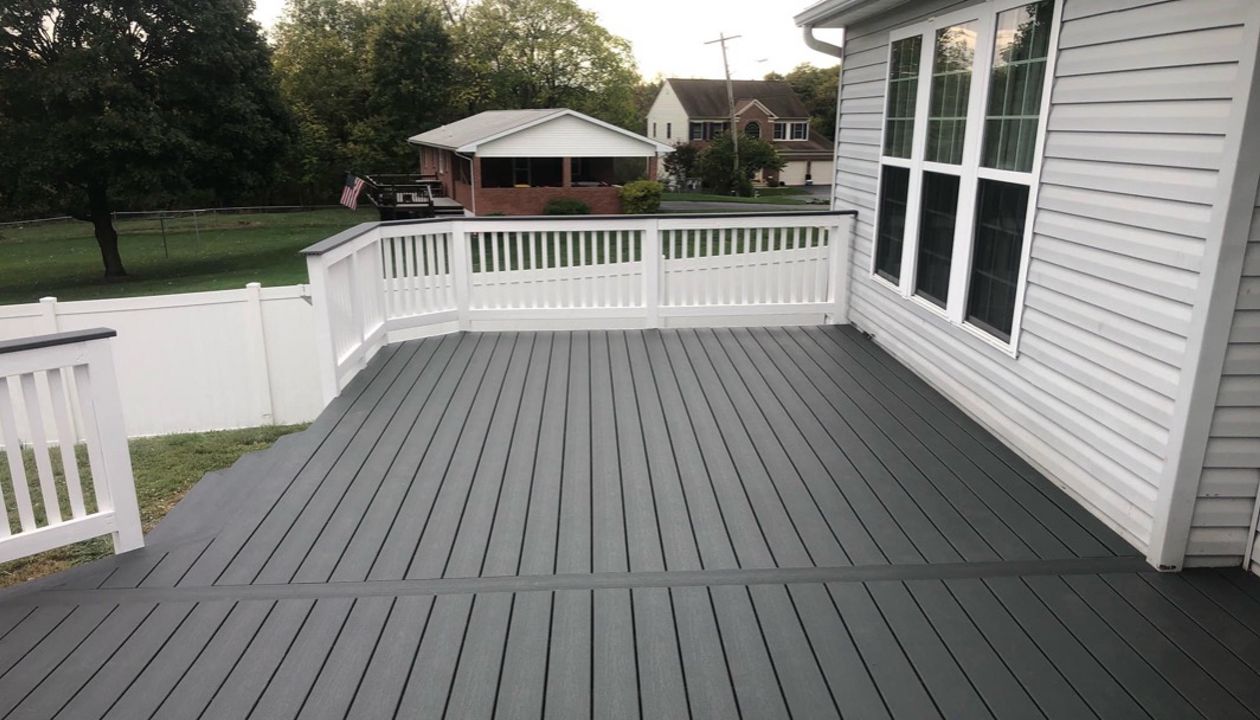 Trex Enhance Clam Shell