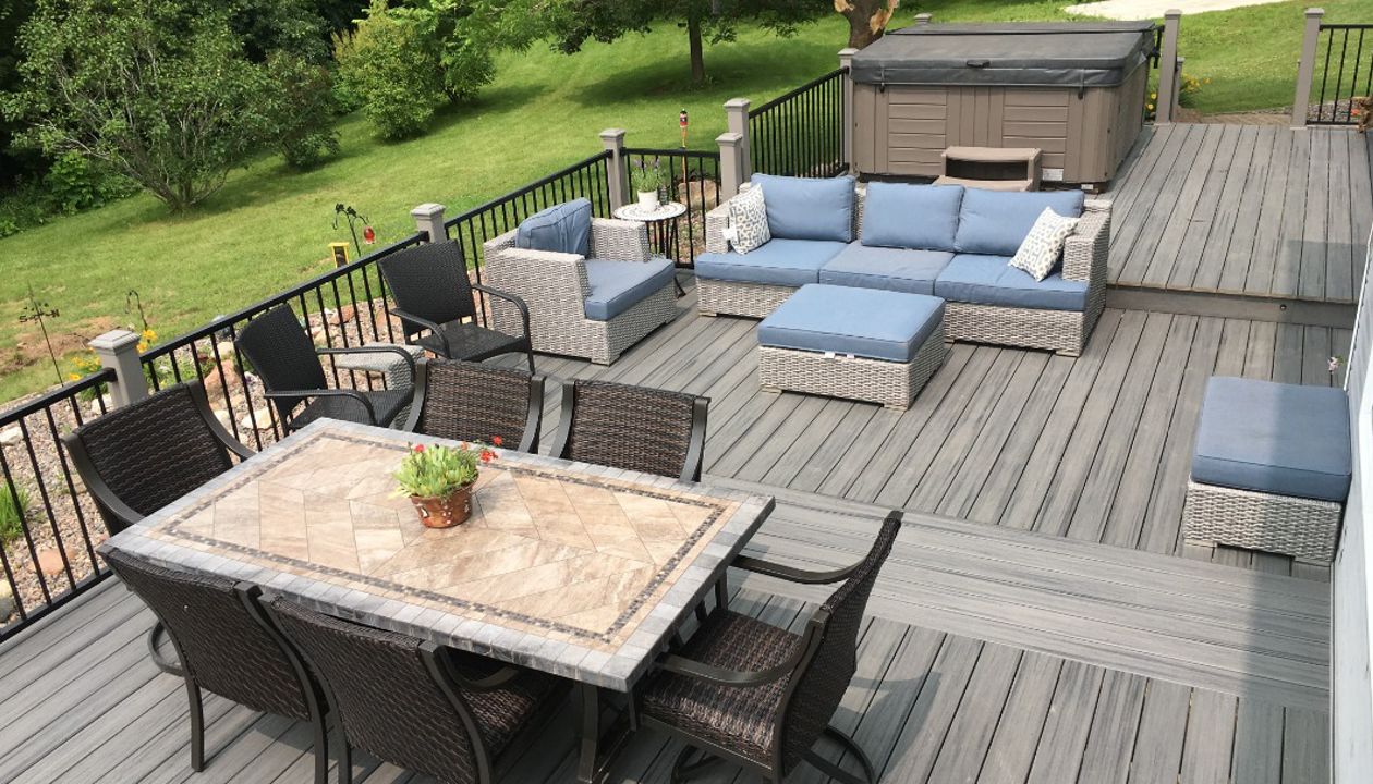 Trex Deck with Trex Transcend and Signature Rail