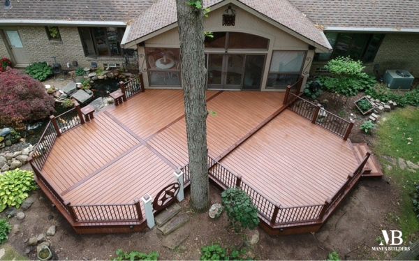 Trex Tiki Torch decking with a single Vintage Lantern border. Also including a Trex Signature Bronze railing with Vintage Lantern post sleeves.
