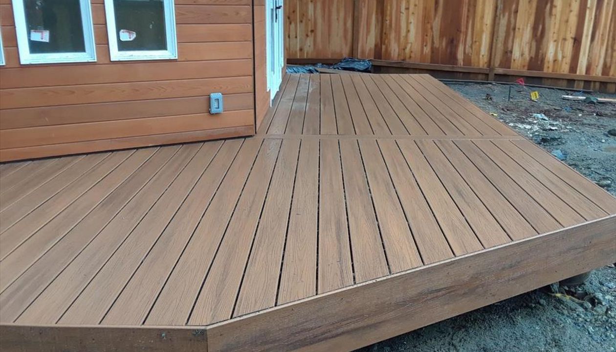 Trex Transcend Tiki Torch decking and fascia.