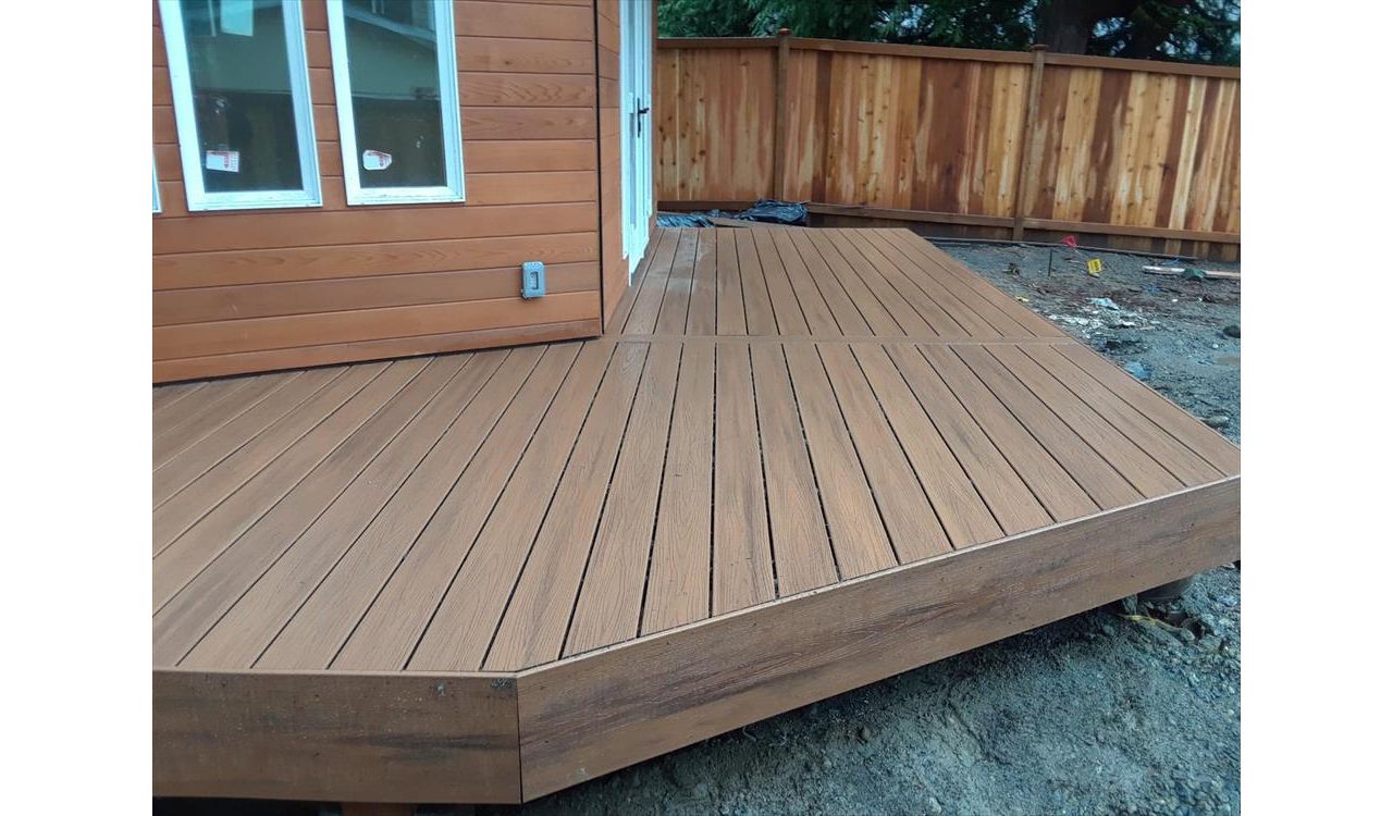 Trex Transcend Tiki Torch decking and fascia.