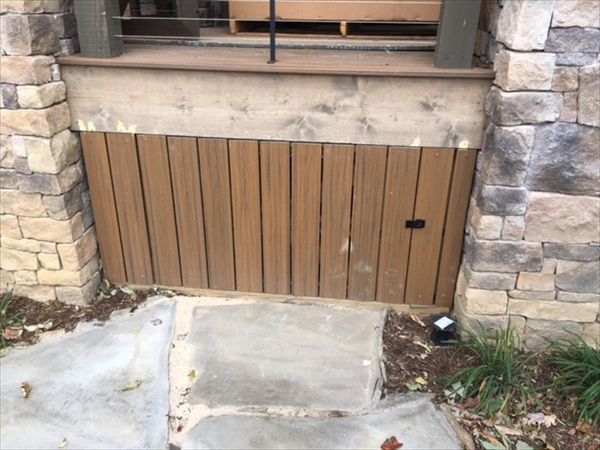 Trex Transcend Havana Gold gate matches the great outdoor living environment.