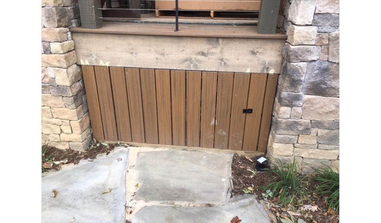 Trex Transcend Havana Gold gate matches the great outdoor living environment.