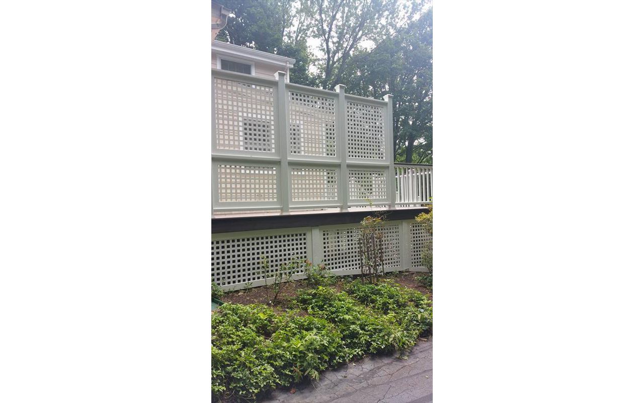Using Trex Transcends rail parts to make a lattice privacy screen in Guilford CT. Just add some Trex Fencing to make your yard truly private.