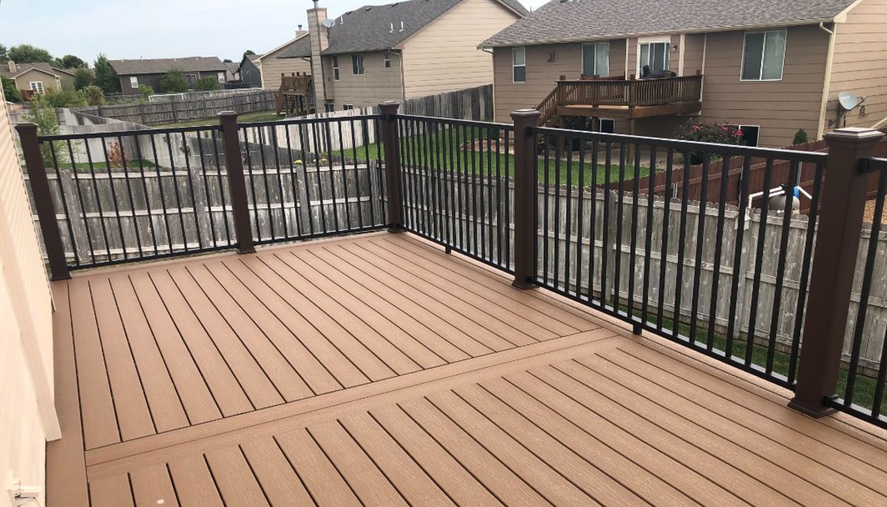 Trex Select Beach Dune Decking w/Trex Signature Railing and Vintage Lantern Post Sleeves