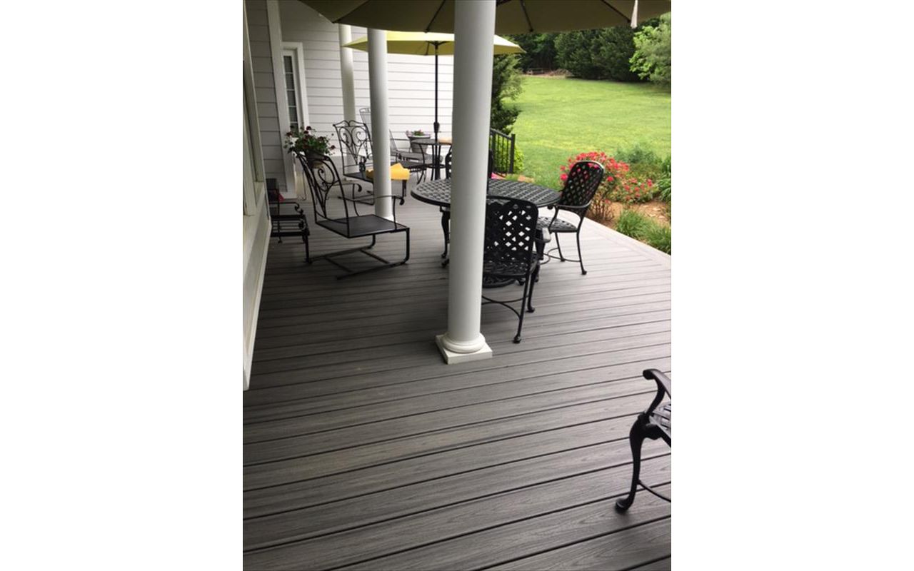 Trex Transcend Island Mist deck gives lots of room to spread out
