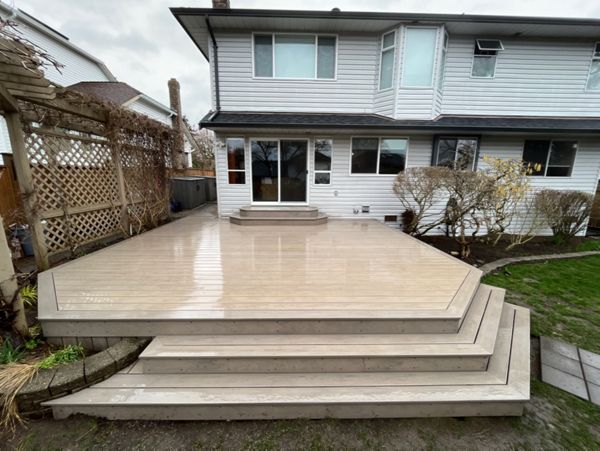 Biscayne field, bordering, risers, fascia, and skirting. A truly exceptional upgrade to the previous space, using the natural lines of the deck spacing as the main standout detail.