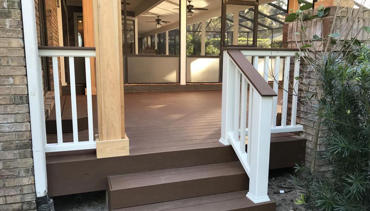 These steps integrated perfectly with the existing layout of this area. White Trex Transcend Coctail rail is the cherry on top!