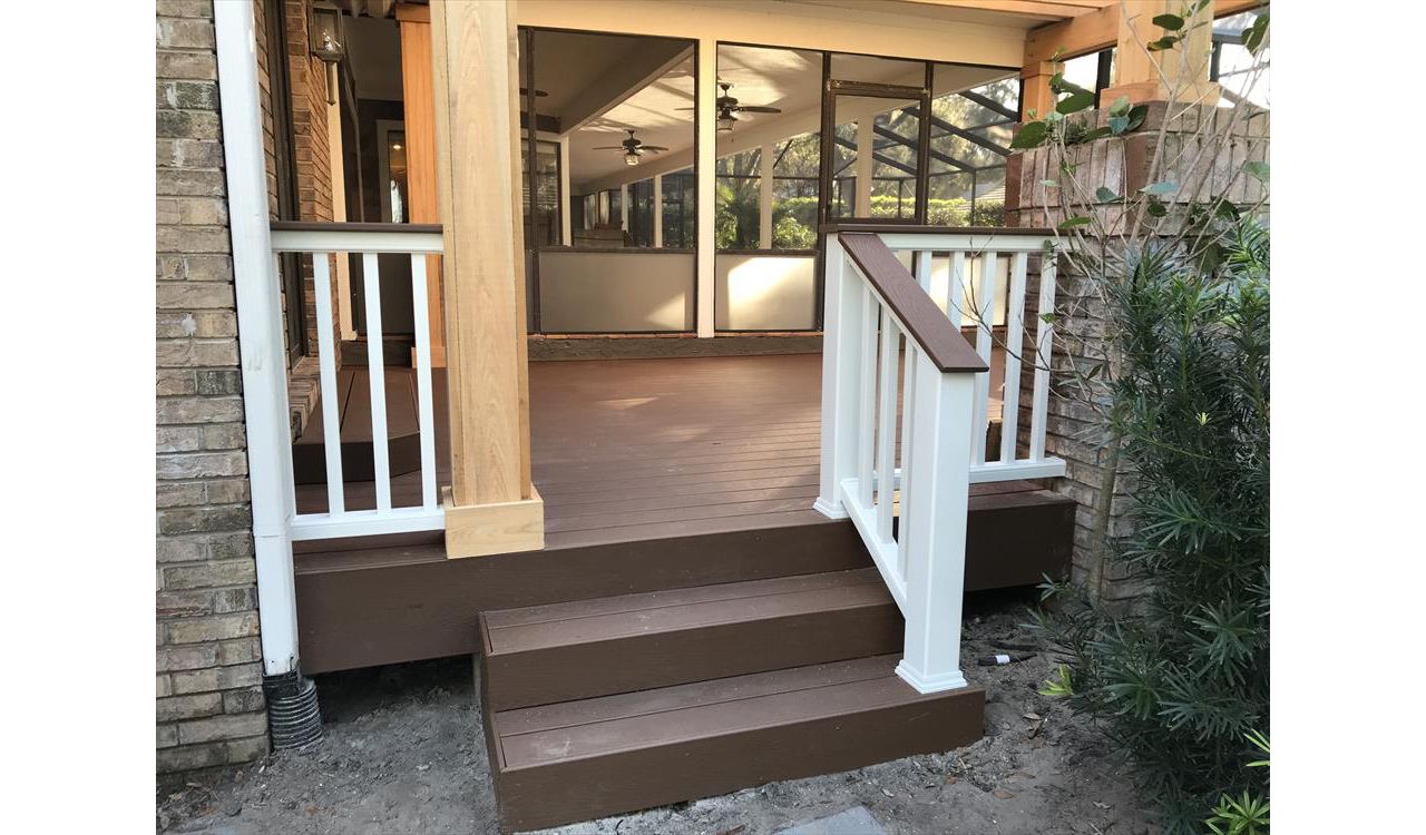 These steps integrated perfectly with the existing layout of this area. White Trex Transcend Coctail rail is the cherry on top!
