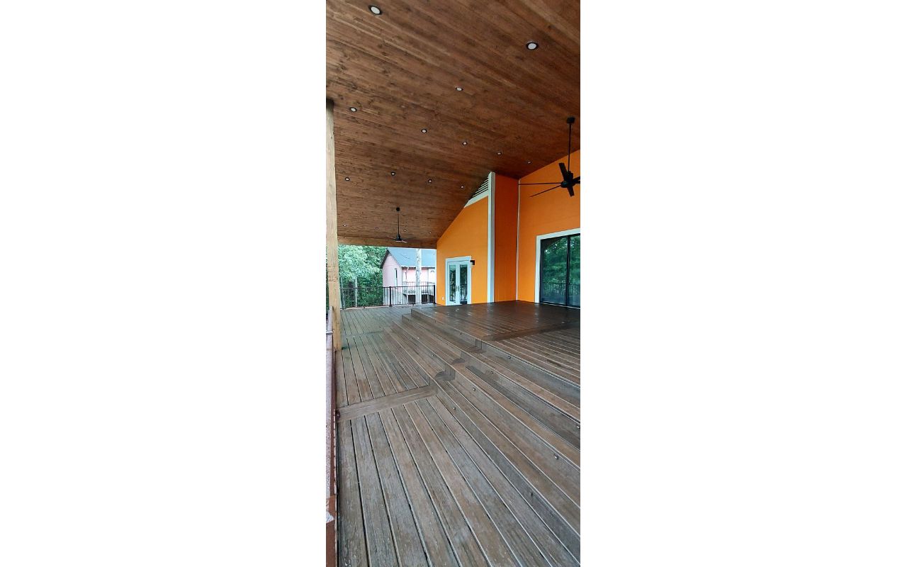 Multi-Tiered Covered Deck - Spiced Rum