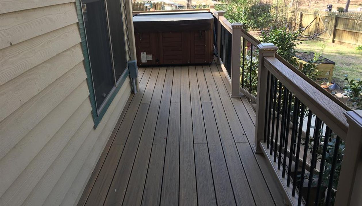 Trex Transcend decking gives a nice splinter free path to this great hot tub area