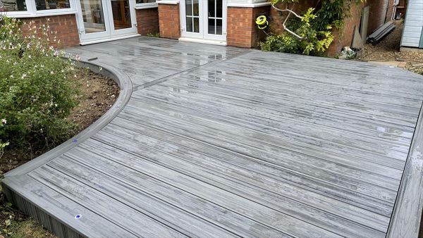 What a lovely curve on our latest deck in ampthill Bedfordshire, trex transcend composite decking in island mist with deck lights to complement.