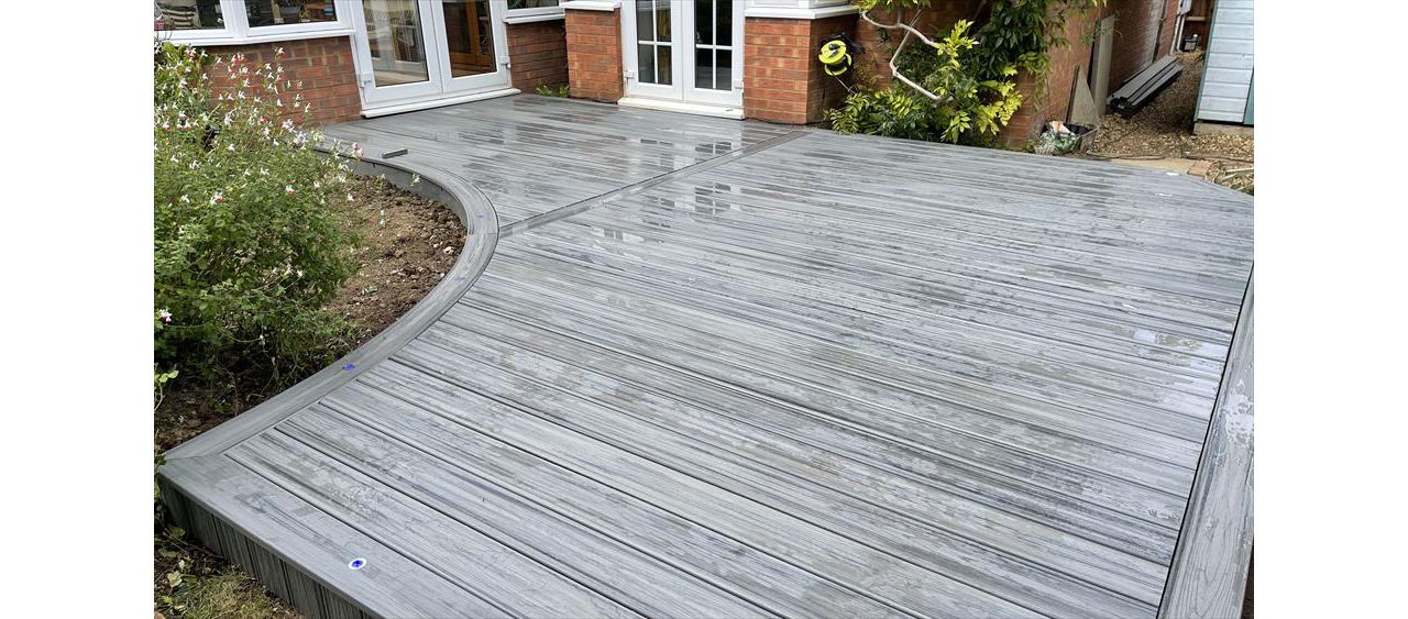 A lovely custom curved deck in island mist from the trex transcend tropical range, located in ampthill Bedfordshire