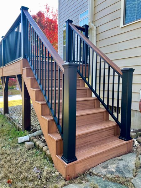 Transcend Tiki Torch decking with Black Transcend composite post sleeve and Signature rails.