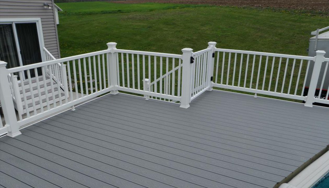 Trex Select Pebble Grey Decking, White Transcend Railing
