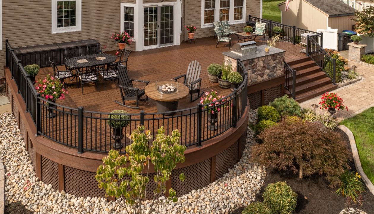 Trex Deck with a curve in Stewartsville, NJ