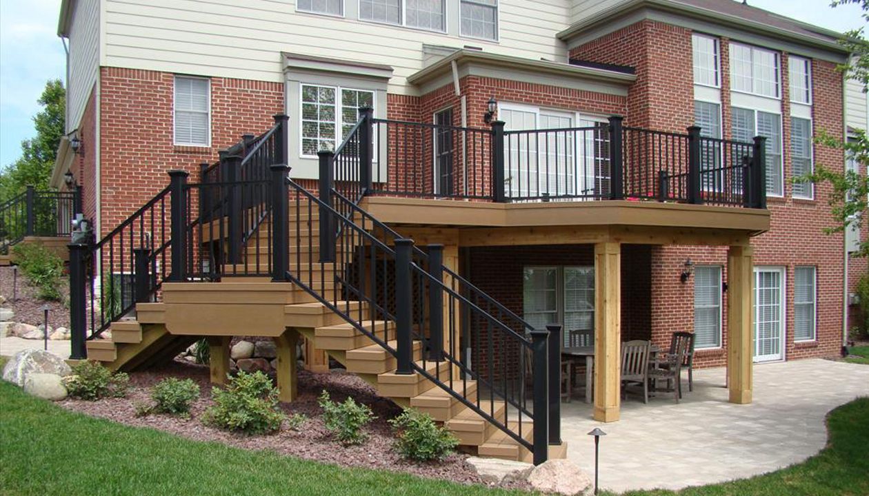 Trex deck and porch in South Lyon, Michigan